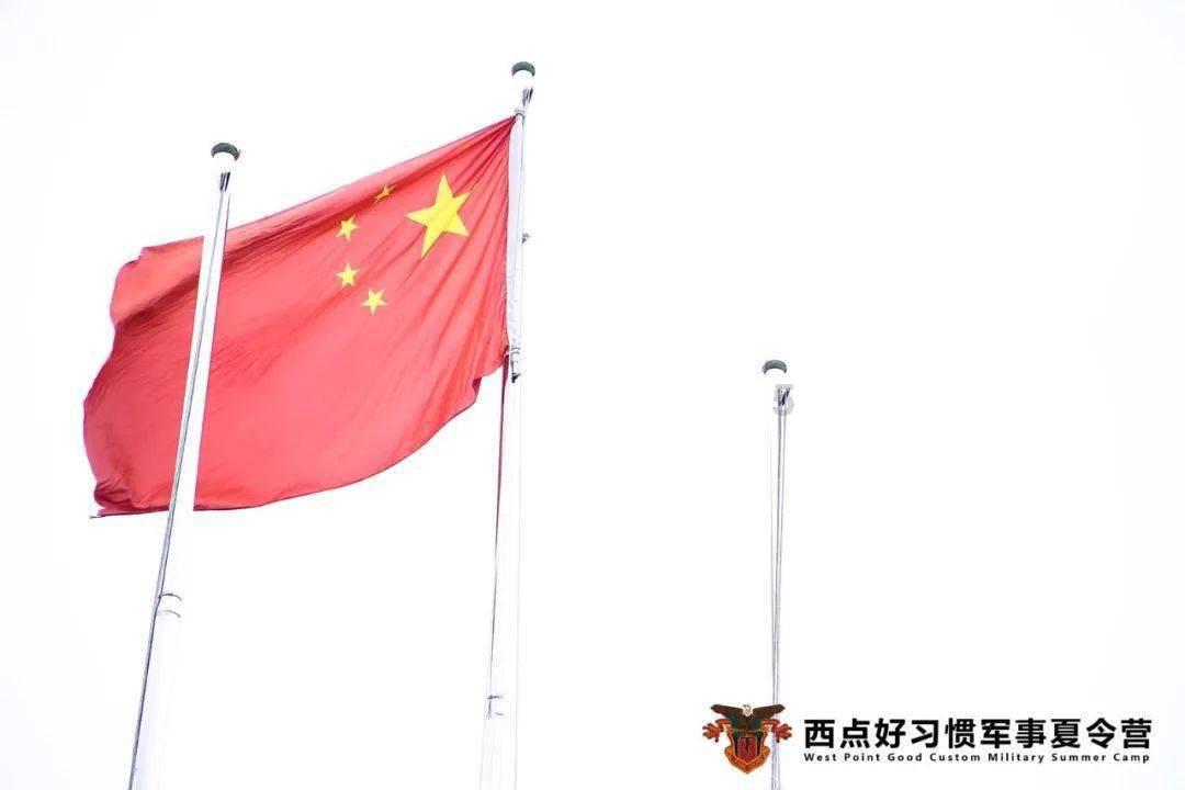 婴儿车不慎滑入水中，河道保洁员30秒火速救人